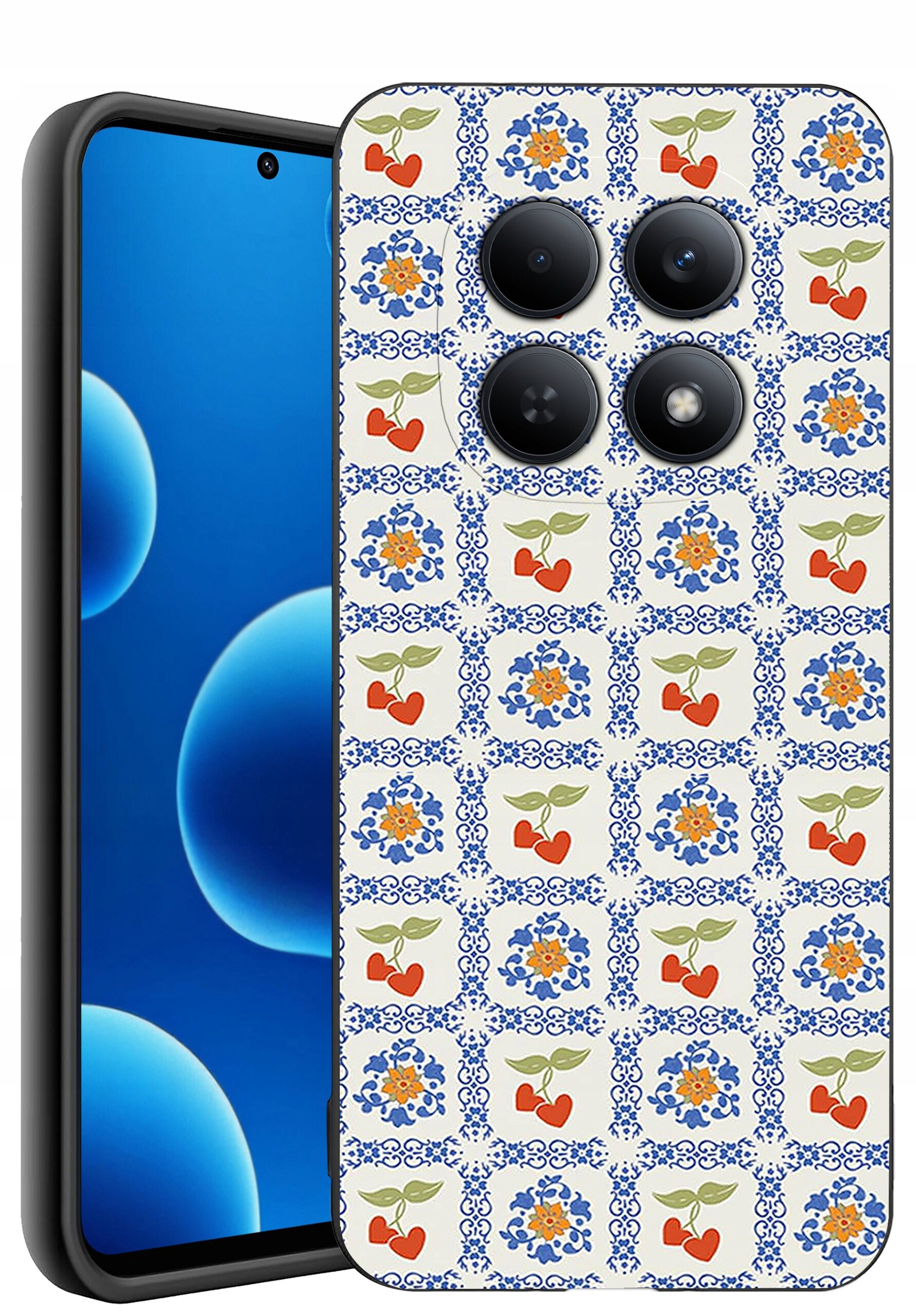 Etui na telefon z wzorem w niebieskie ornamenty i czerwone owoce na białym tle. Telefon ma cztery widoczne obiekty przypominające aparaty fotograficzne.