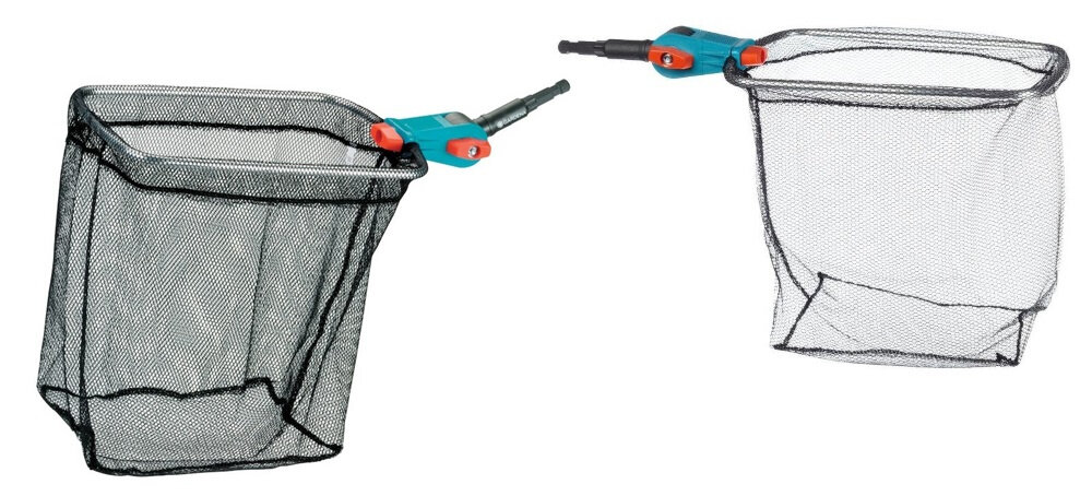 Sito do czyszczenia stawu GARDENA 3230-20 dwa rodzaje sit na biały tle dwie funkcje w jednym narzędziu siatka o dużych oczkach do liści i większych zanieczyszczeń siatka o drobnych oczkach do usuwania insektów i drobnych cząstek łatwo dopasować narzędzie do aktualnych potrzeb siatki nadają się do prania w pralce