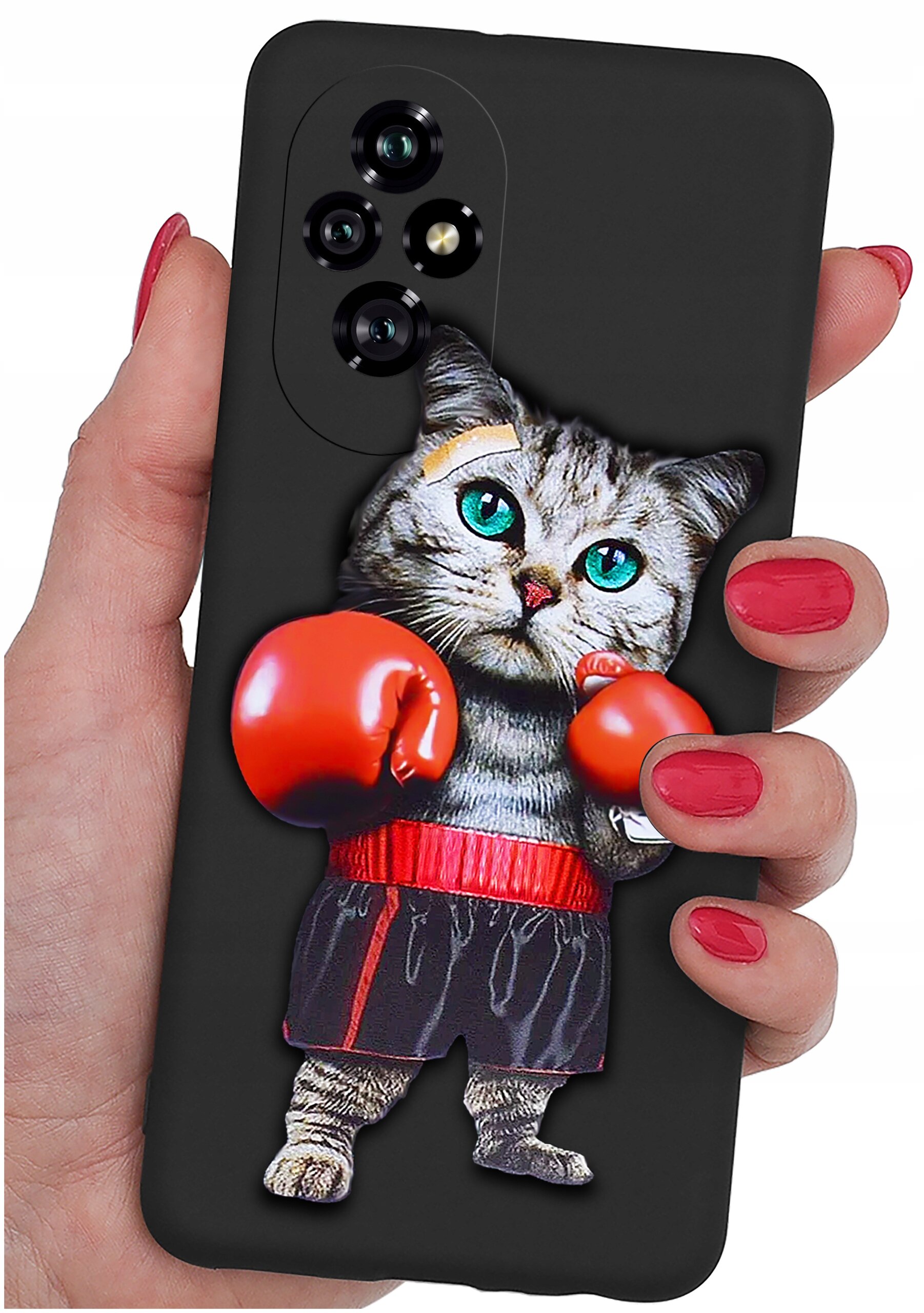 Czarny silikonowy case na telefon z nadrukiem kota w czerwonych rękawicach bokserskich i spódniczce. Case jest trzymany w dłoni z pomalowanymi na czerwono paznokciami.