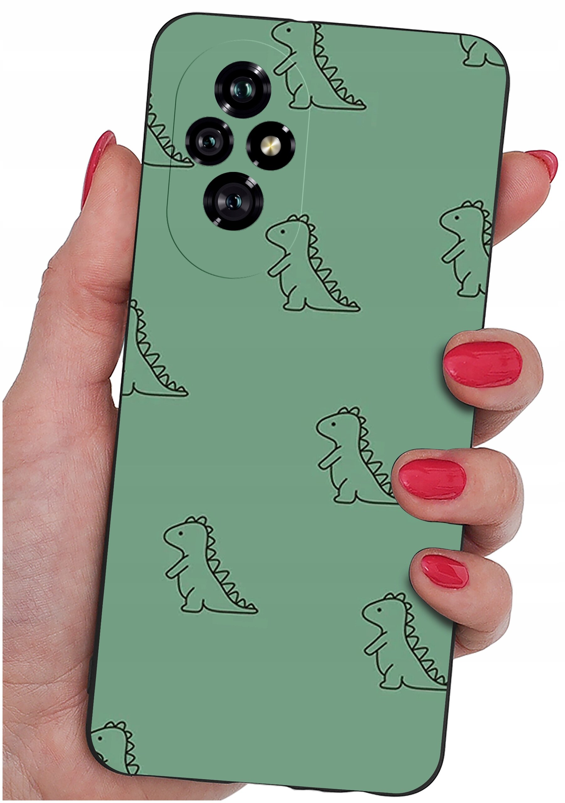 Osoba trzyma zielone etui na telefon z wzorem małych dinozaurów. Etui ma wycięcia na trzy obiektywy aparatu i lampę błyskową.