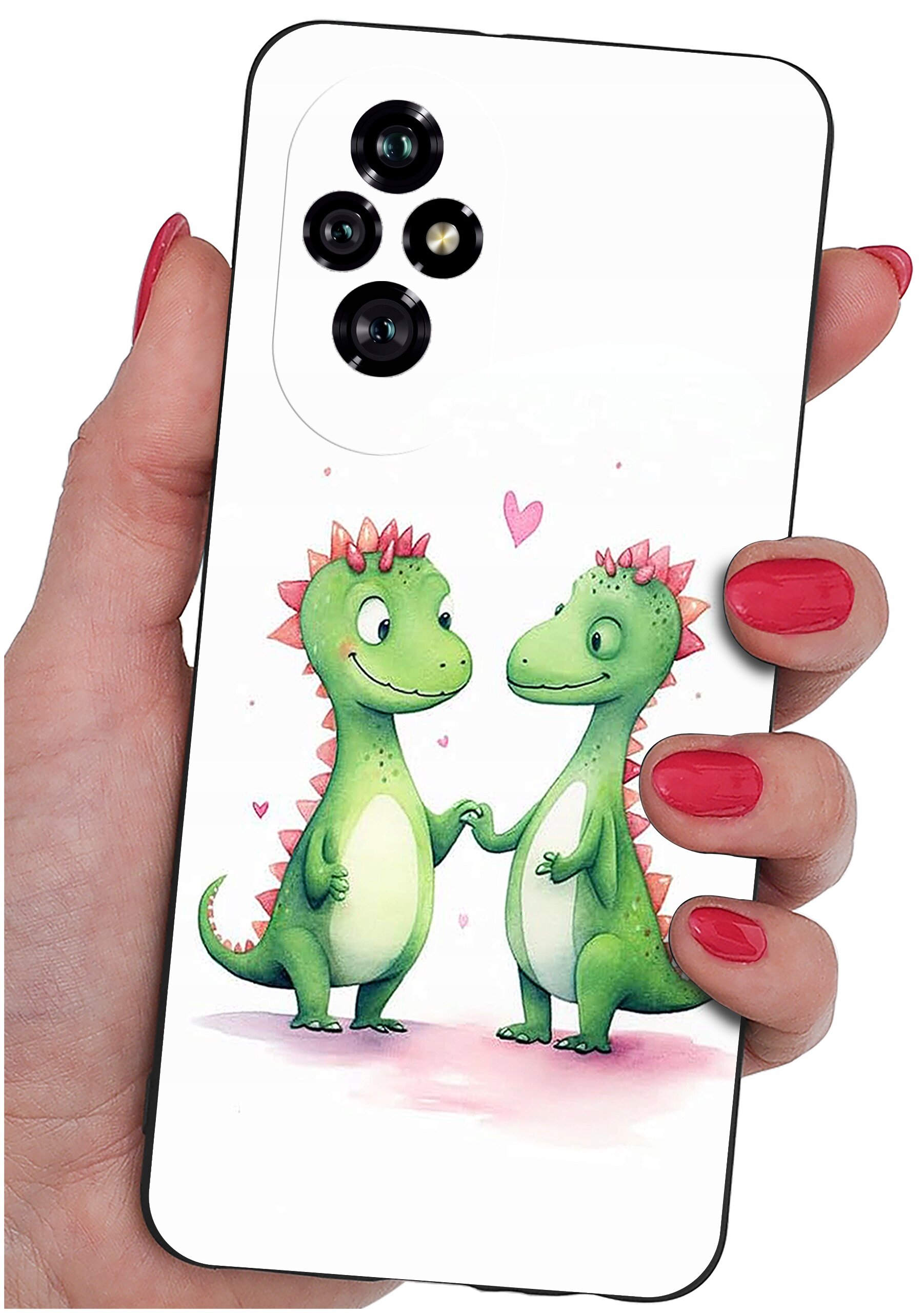 Etui na telefon z grafiką dwóch zielonych dinozaurów trzymających się za ręce, z różowymi serduszkami w tle. Etui jest trzymane w dłoni z pomalowanymi na czerwono paznokciami.