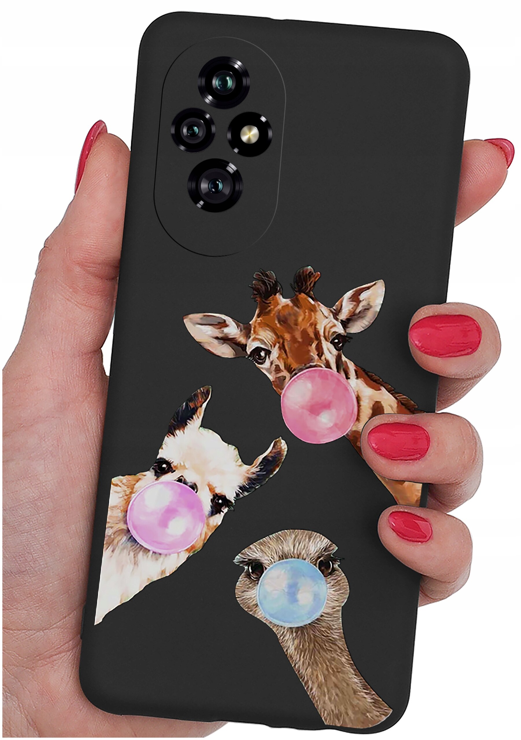 Czarne etui na telefon z nadrukiem trzech zwierząt dmuchających różowe i niebieskie balony z gumy do żucia. Etui trzymane jest w dłoni z pomalowanymi na czerwono paznokciami.