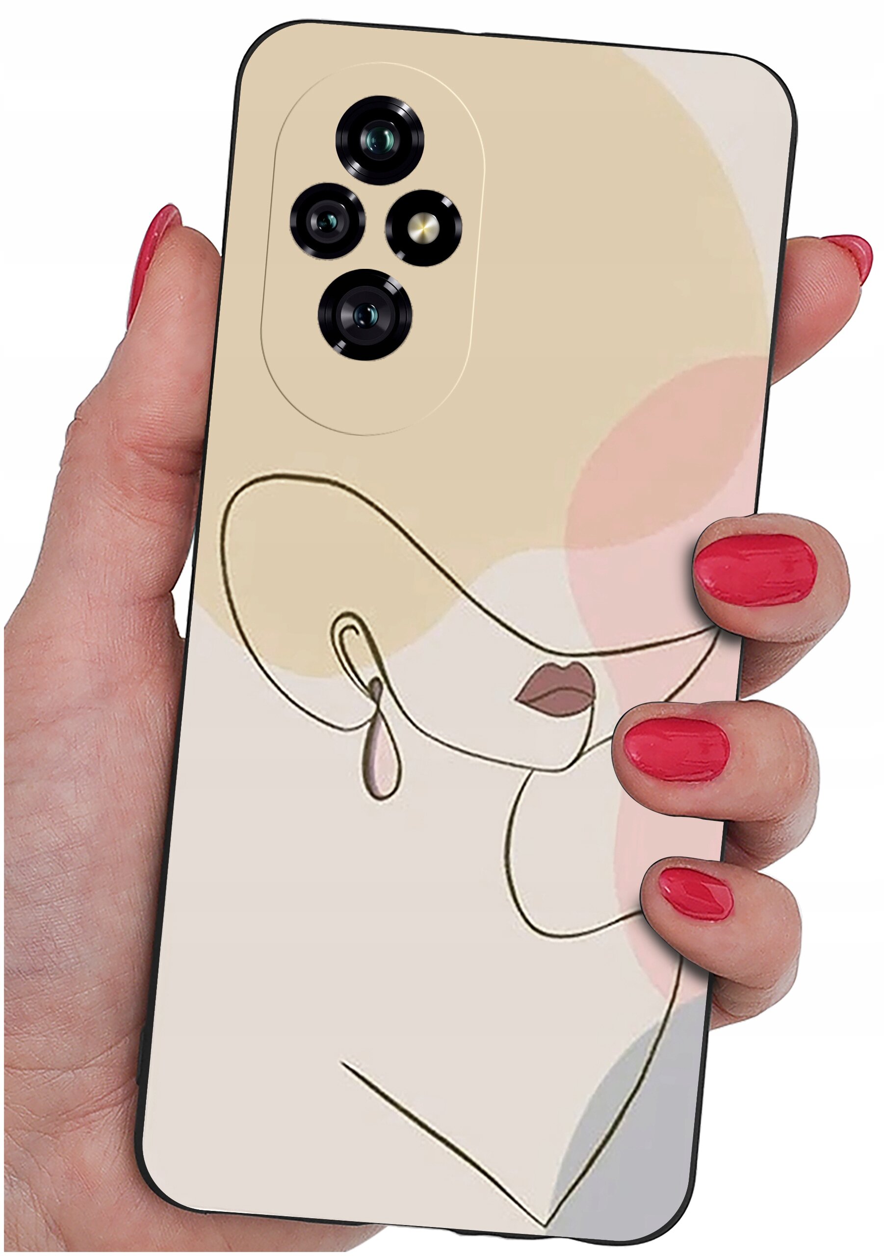 Osoba trzyma telefon z etui przedstawiającym minimalistyczny rysunek kobiety w kapeluszu i kolczykach. Etui ma pastelowe kolory i wycięcia na cztery obiektywy aparatu.