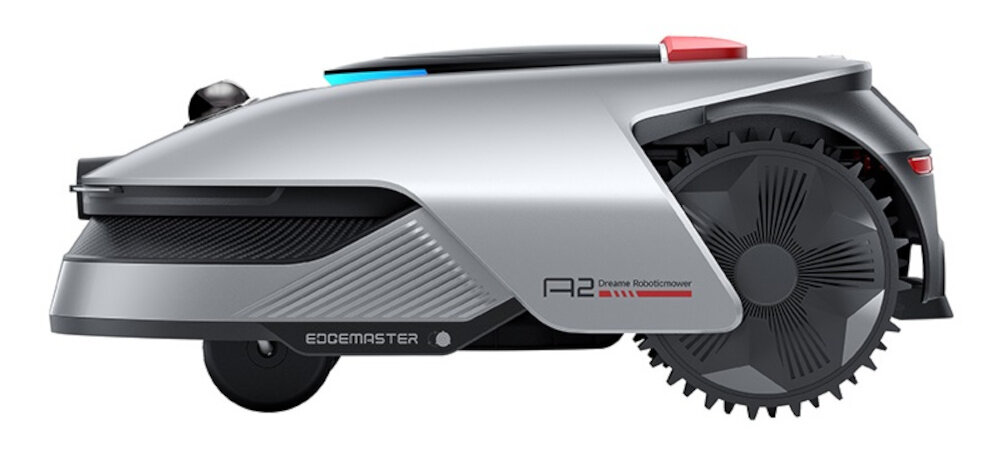 Srebrny robot koszący z widocznymi dużymi kołami i napisem \'Dreame Robotmower A2\'.