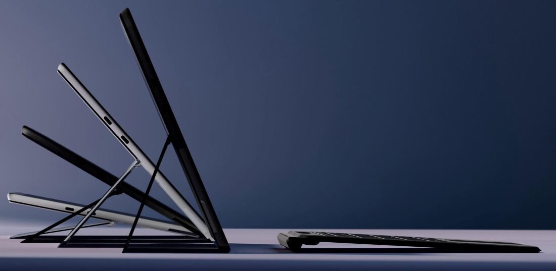 Obraz przedstawia kilka laptopów ustawionych w różnych pozycjach, pokazujących możliwości regulacji kąta nachylenia ekranu. Laptopy mają cienką konstrukcję i są umieszczone na gładkiej powierzchni z jednolitym, ciemnym tłem.