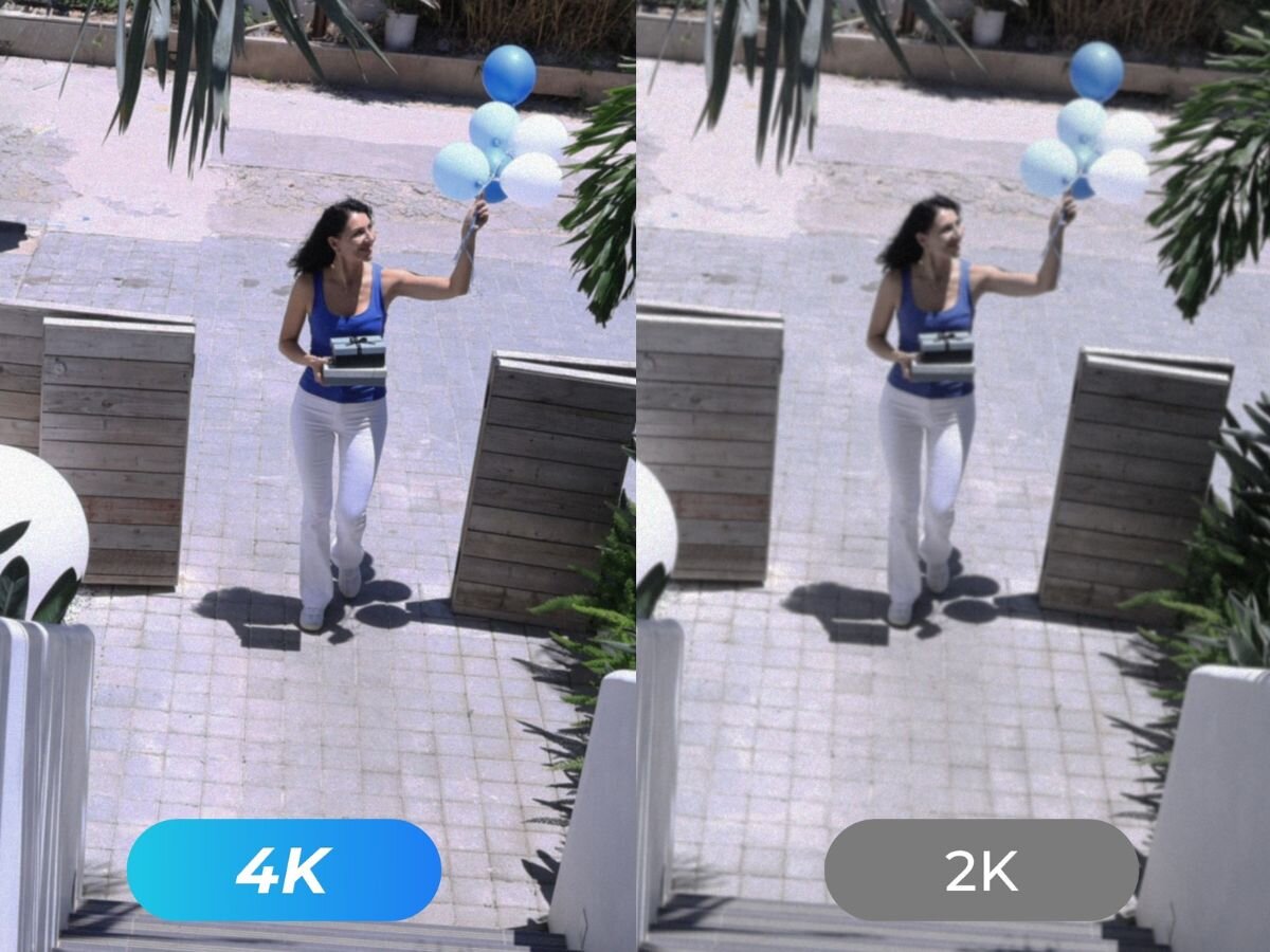 Obraz przedstawia porównanie jakości wideo 4K i 2K, z kobietą trzymającą niebieskie balony. Po lewej stronie obraz jest wyraźniejszy z napisem \'4K\', a po prawej mniej wyraźny z napisem \'2K\'.