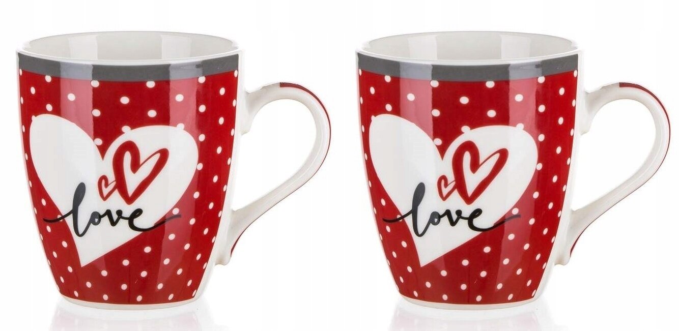 Dwa ceramiczne kubki z czerwonym wzorem w białe kropki i dużym białym sercem z napisem \'love\'.
