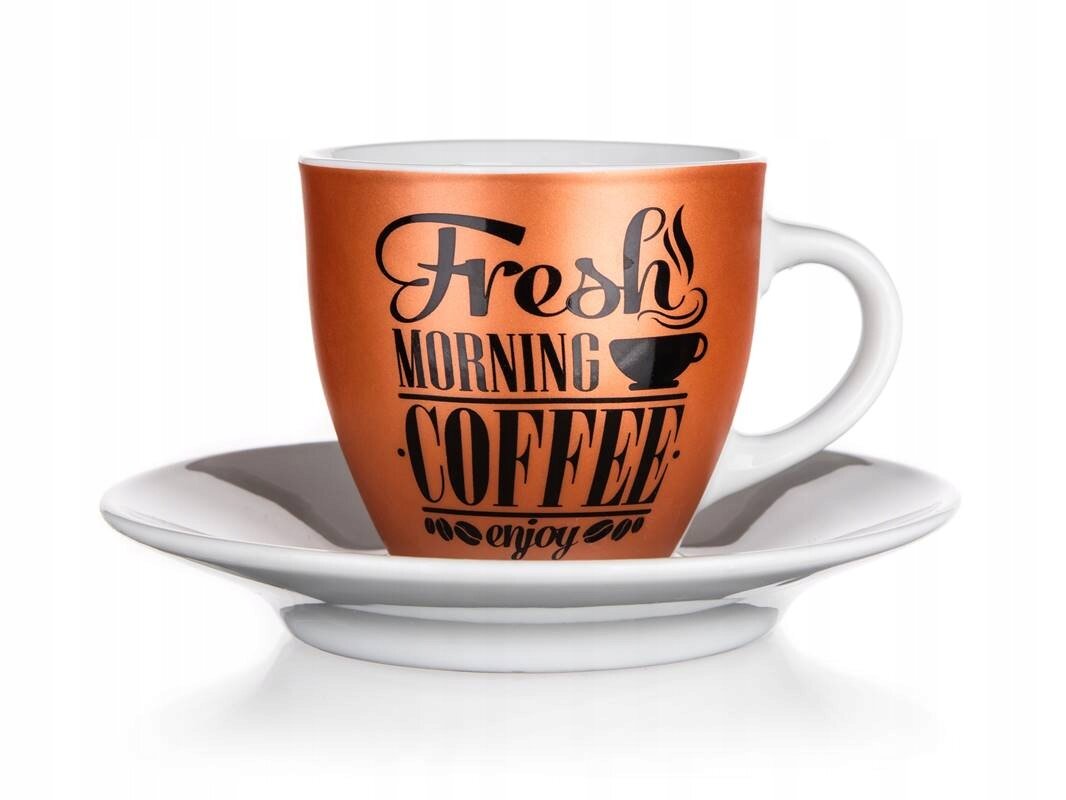 Filiżanka do kawy espresso o pojemności 90 ml z napisem \'Fresh Morning Coffee enjoy\' na pomarańczowym tle, ustawiona na białym spodku.