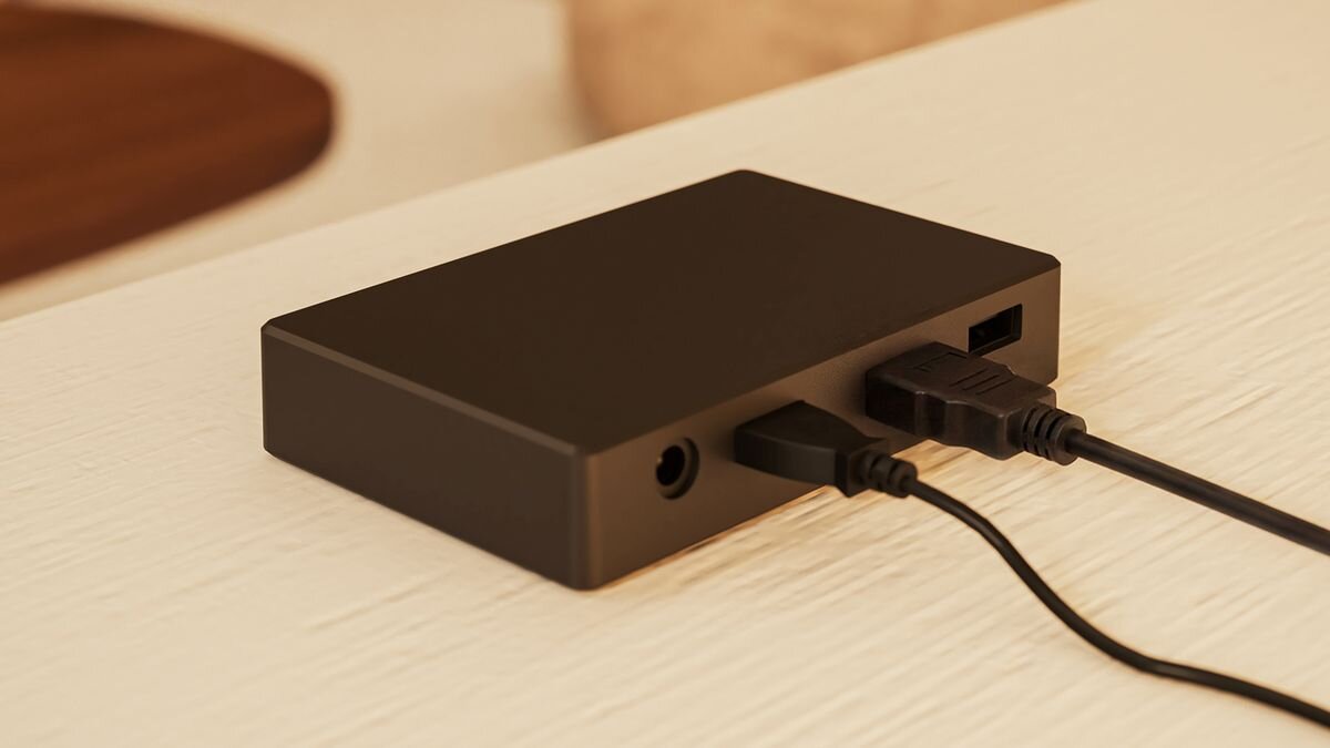Taśma LED PHILIPS SMART HDMI 2.0 Sync Box Kit 40 - 50 929004772121 1.9 m Bluetooth/Wi-Fi, jakość, obraz, konsola, sygnał, Podłączanie kabli do czarnego urządzenia sterującego.