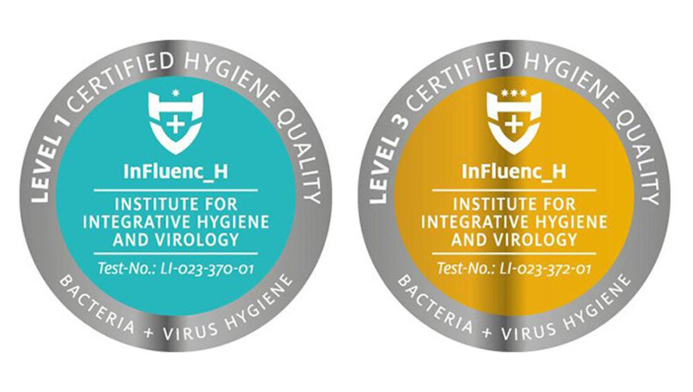 ZMYWARKA BOSCH SBH4EVX08E Dwa okrągłe znaki certyfikacyjne z napisami: \'LEVEL 1 CERTIFIED HYGIENE QUALITY\' i \'LEVEL 3 CERTIFIED HYGIENE QUALITY\'. Oba zawierają logo z krzyżem i napisy \'InFluenc_H\', \'INSTITUTE FOR INTEGRATIVE HYGIENE AND VIROLOGY\', oraz numery testów: \'LI-023-370-01\' i \'LI-023-372-01\'.