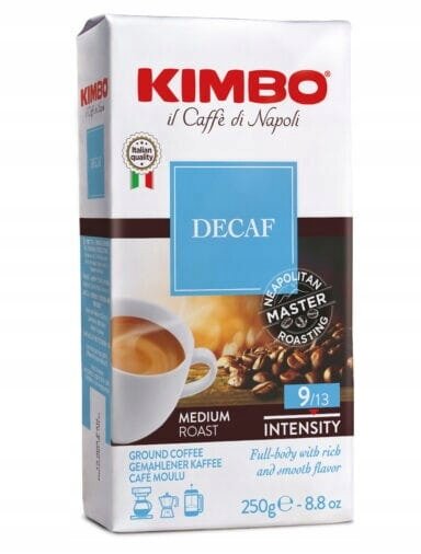 Opakowanie kawy mielonej Kimbo Espresso Decaffeinato o wadze 250 g z napisem \'DECAF\' i grafiką filiżanki kawy. Widoczne są oznaczenia \'Medium Roast\', \'9/13 Intensity\' oraz logo producenta \'Kimbo\'.