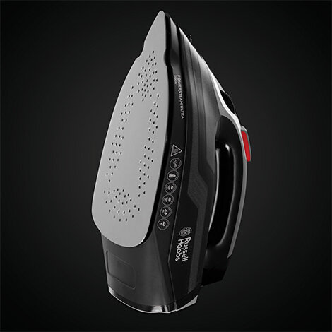 Czarne żelazko z widoczną stopą z otworami parowymi i logo \'Russell Hobbs\' na boku. Na uchwycie znajduje się czerwony element, a na stopie widoczne są symbole i napisy techniczne.