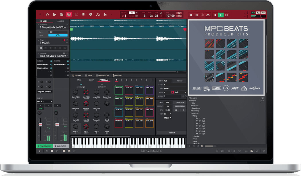 Na ekranie laptopa widoczny jest interfejs programu MPC Beats z wykresami dźwiękowymi i kontrolkami. Po prawej stronie ekranu znajduje się grafika z napisem \'MPC BEATS PRODUCER KITS\' oraz logotypy różnych marek.