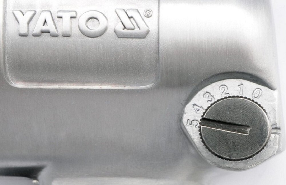 Na obrazie widoczny jest fragment metalowego narzędzia z logo \'YATO\'. Obok znajduje się pokrętło z oznaczeniami liczbowymi od 0 do 5.