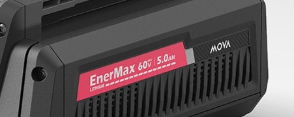 Na obrazie widoczny jest czarny akumulator z etykietą \'EnerMax 60V 5.0Ah\' oraz logo \'MOVA\'.
