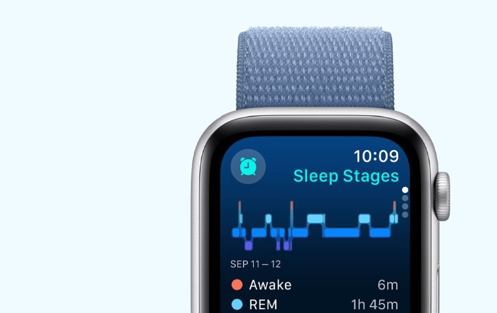 Zegarek z wyświetlaczem pokazującym wykres etapów snu i czas 10:09. Widoczny tekst: \'Sleep Stages\', \'Awake\', \'REM\', \'SEP 11-12\'.