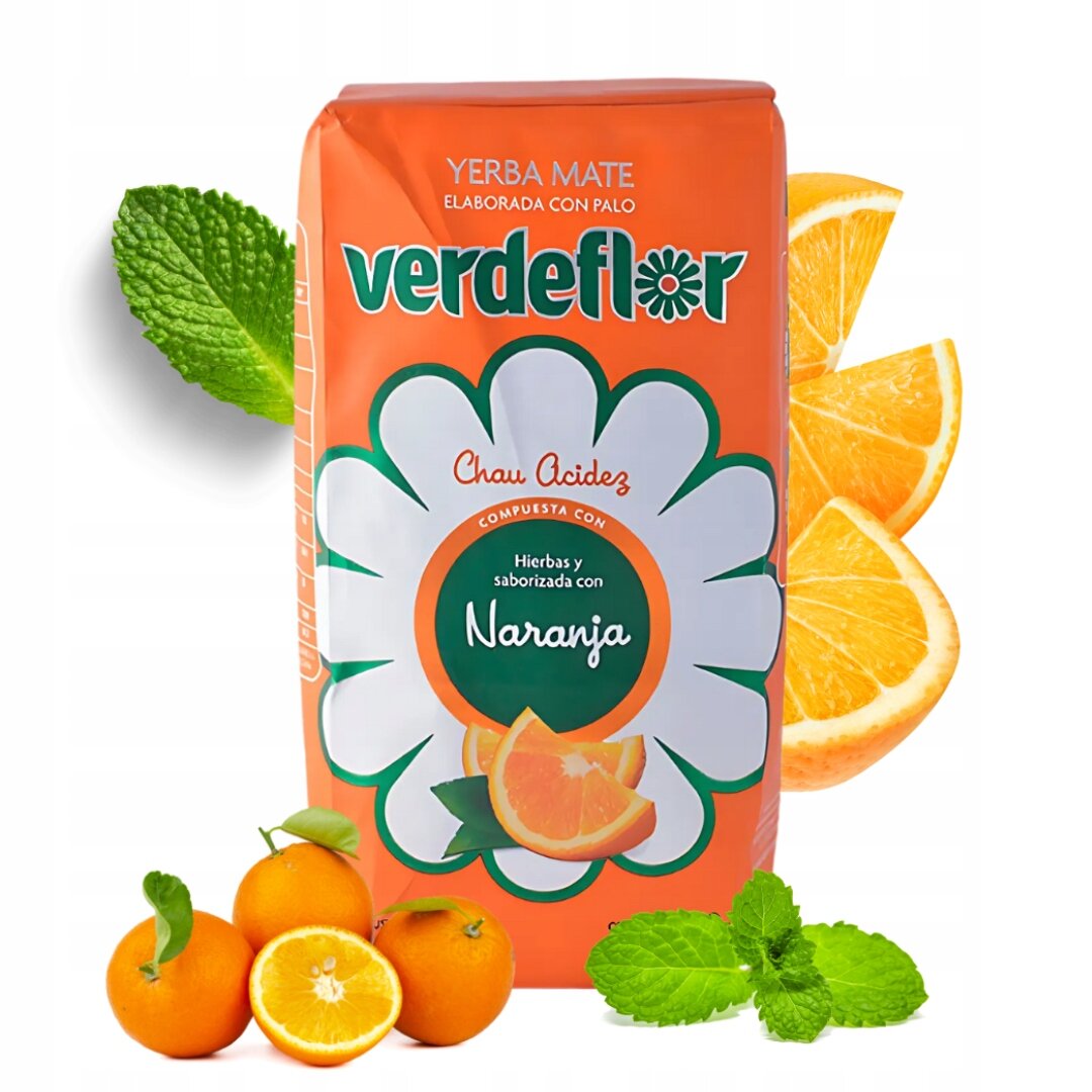 Opakowanie Yerba Mate Verdeflor Naranja 500g w kolorze pomarańczowym z białym kwiatowym wzorem i napisem \'Chau Acidez\'. W tle widoczne są kawałki pomarańczy i liście mięty.