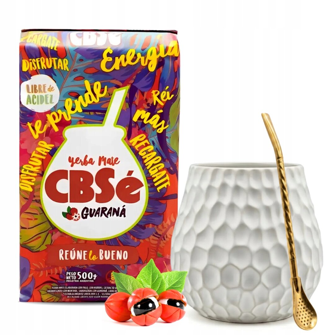 Na obrazie znajduje się kolorowe opakowanie yerba mate CBSe Guarana z napisem \'Energía\', \'Disfrutar\', \'Reí más\', \'Recargate\', \'Libre de acidez\', \'Reúne lo bueno\', \'Peso neto 500 g\'. Obok opakowania stoi biały kubek o fakturze przypominającej plaster miodu oraz złota bombilla.