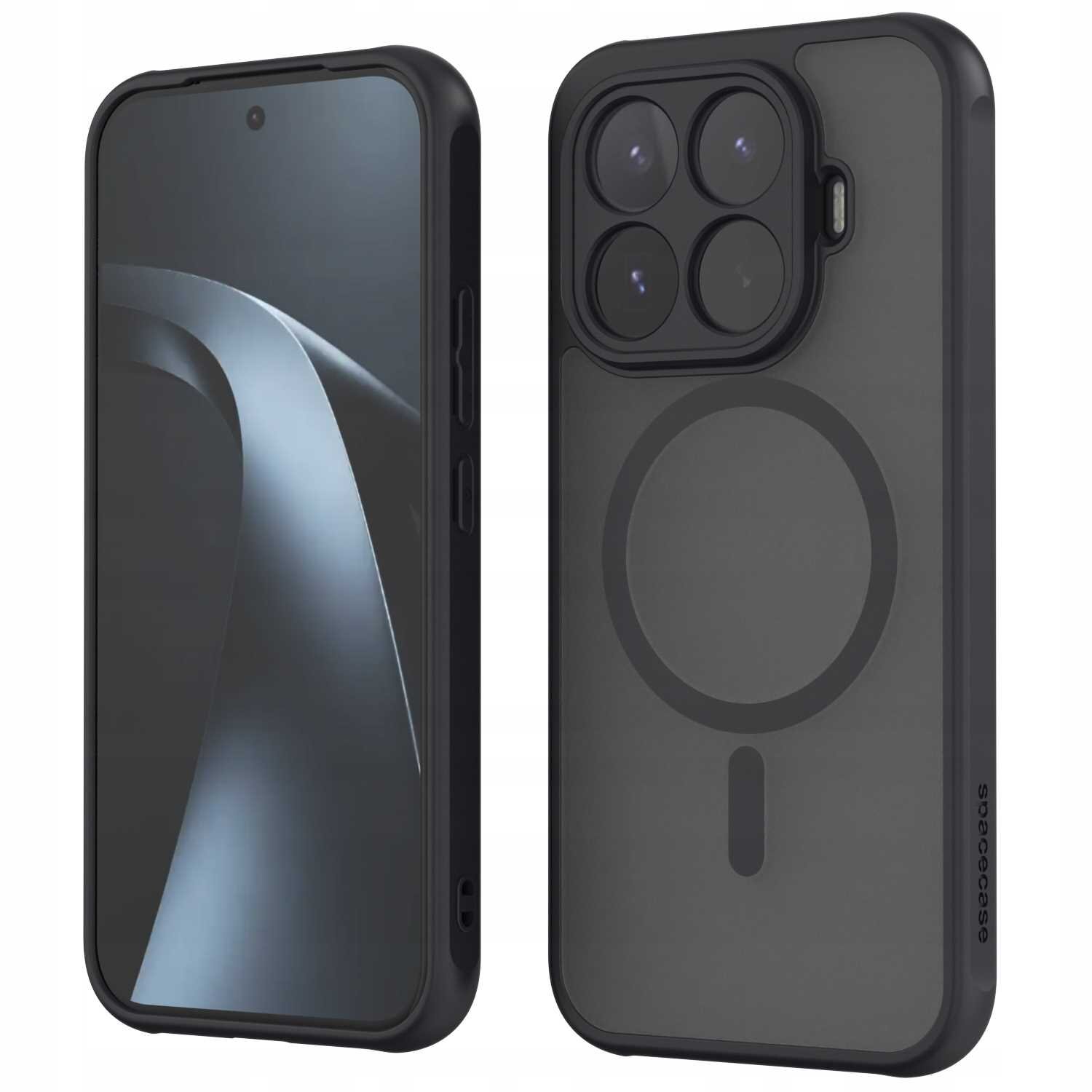 Obraz przedstawia czarne etui magnetyczne do telefonu z widocznym okrągłym wzorem na tylnej części oraz czterema otworami na aparat. Na boku etui znajduje się napis \'spacecase\'.