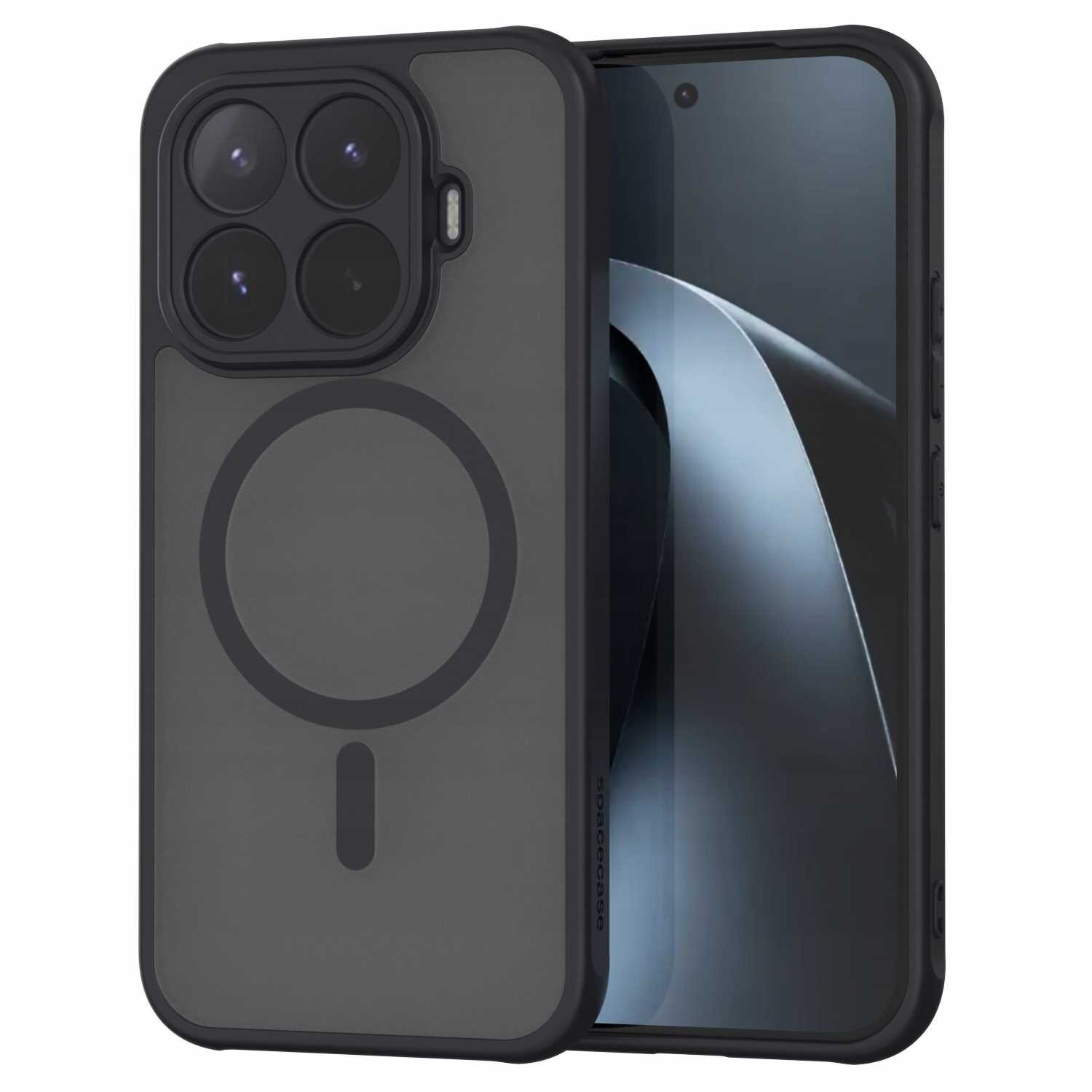 Obraz przedstawia czarne etui magnetyczne z okrągłym wzorem na tylnej części, przeznaczone do telefonu. Obok etui widoczny jest telefon z wyświetlaczem i aparatem z czterema obiektywami.