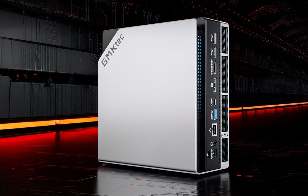Komputer GMKTEC EVO-X2 Tylny panel komputera w srebrno-czarnej obudowie z licznymi portami HDMI, USB i Ethernet, parametry,cechy, podzespoły