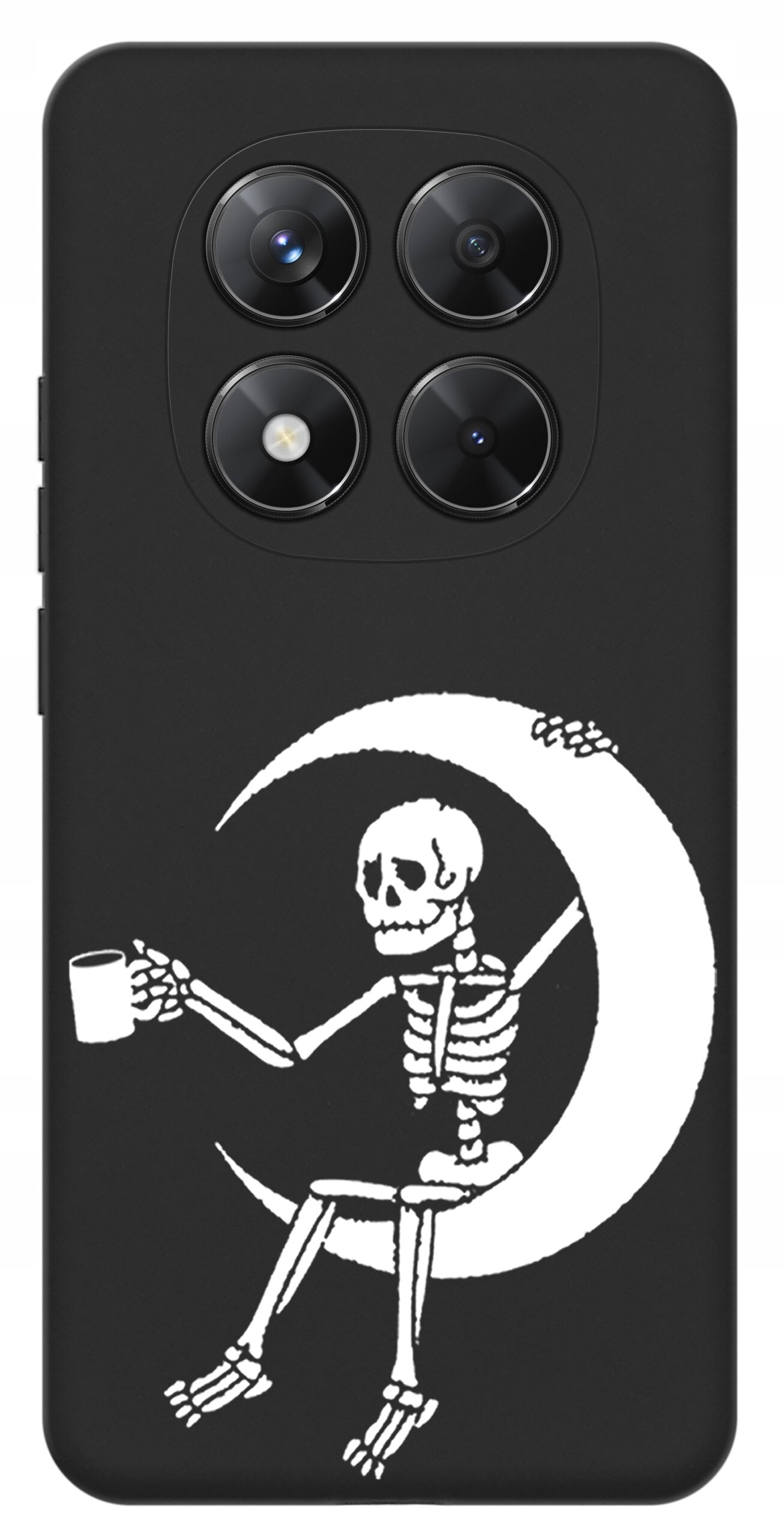 Czarne etui na telefon z nadrukiem białego szkieletu siedzącego na księżycu, trzymającego kubek. Etui posiada wycięcia na cztery obiektywy aparatu.