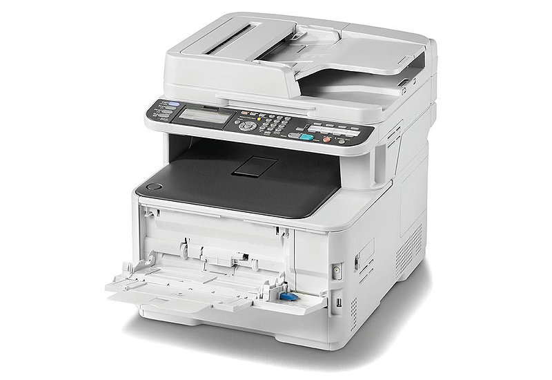 Skanuje, kopiuje i faksuje