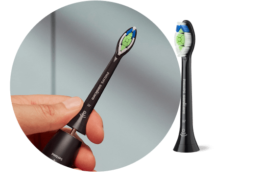 Na obrazie widoczne są dwie czarne końcówki szczoteczek sonicznych z kolorowymi włosiami. Na jednej z nich widnieje napis \'Philips Sonicare\'.