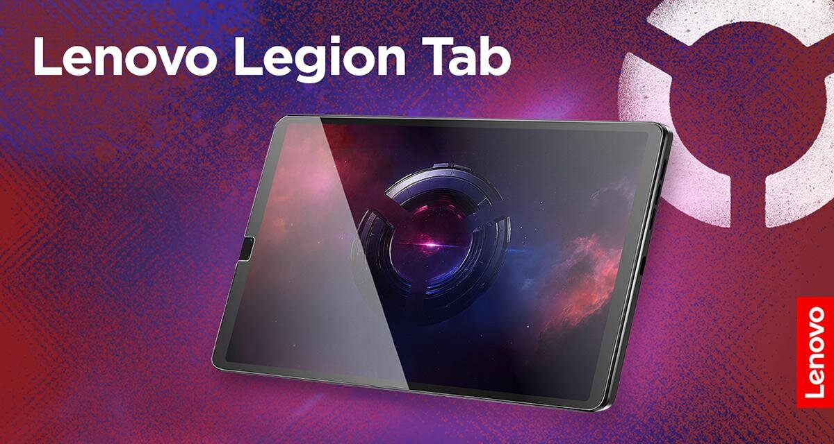 Obraz przedstawia tablet z wyświetlaczem pokazującym kosmiczną grafikę. W tle widoczny jest napis \'Lenovo Legion Tab\' oraz logo Lenovo.