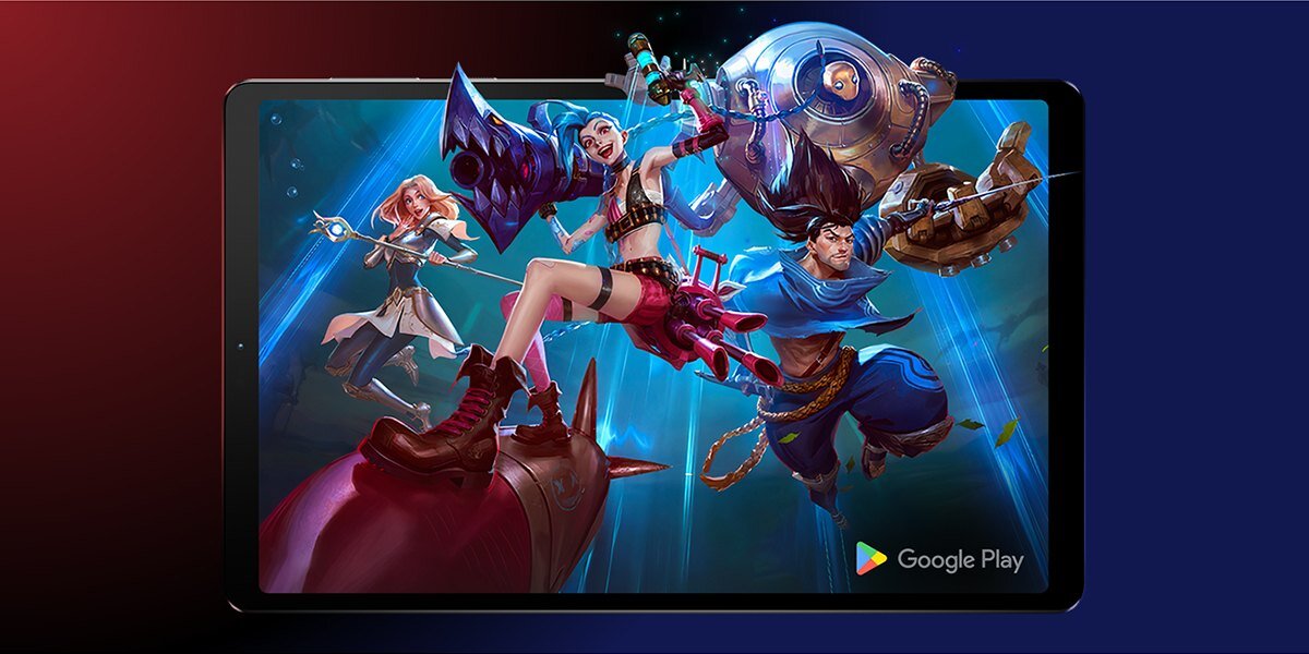 Tablet wyświetla dynamiczną grafikę z postaciami z gry, a w dolnym rogu widoczne jest logo Google Play.