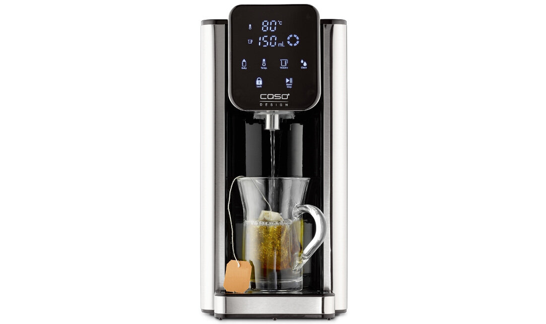Dyspenser do wody z wyświetlaczem pokazującym temperaturę 80°C i objętość 150 ml, z logo \'CASO Design\'. Pod urządzeniem znajduje się szklanka z herbatą i torebką herbaty.