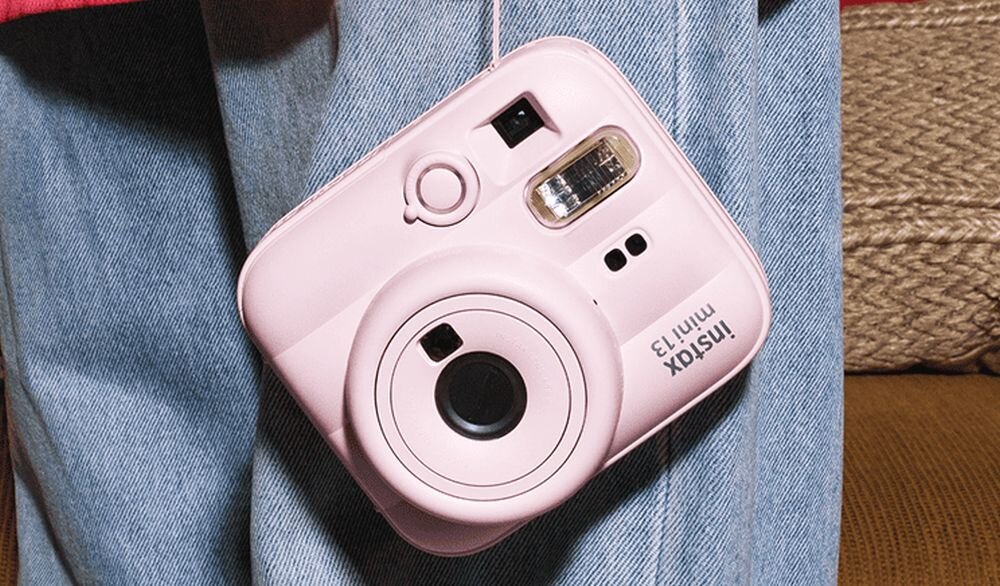 FUJIFILM Instax Mini 13 korekcja paralaksy dokładne kadrowanie zdjęcia z bliska