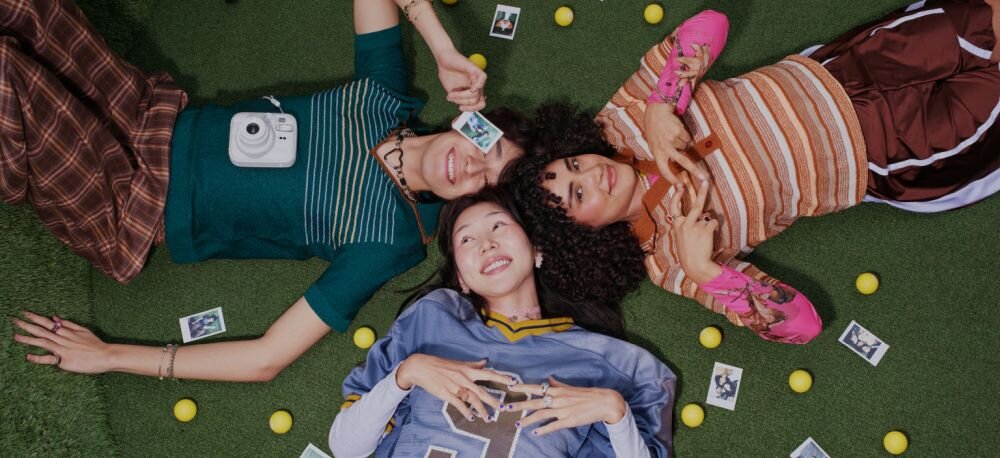 FUJIFILM Instax Mini 13 kolorowa obudowa design aparat pasek na rękę styl
