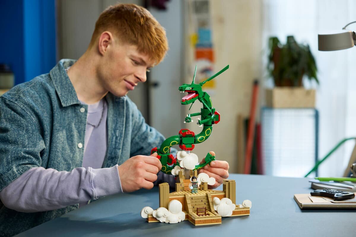 LEGO 72168 Покемон Рейкваза Позитивна фігурка з регульованим хвостом, головою та руками, динамічний дисплей