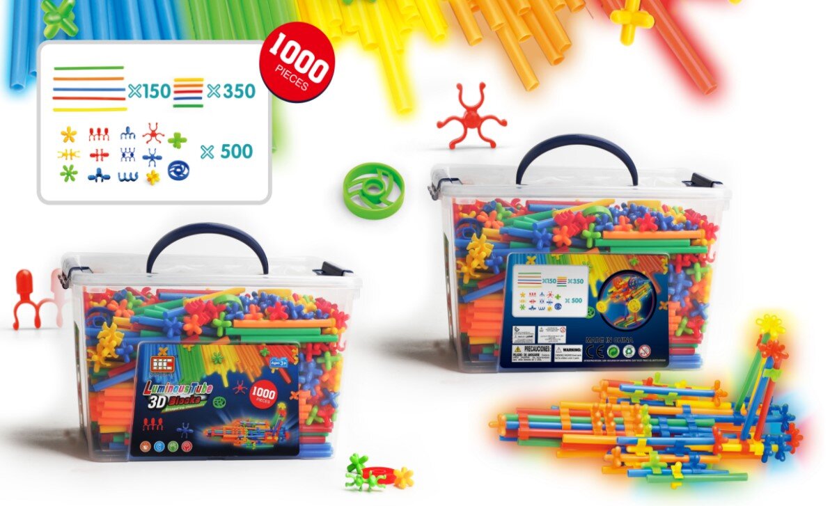 Obraz przedstawia zestaw kolorowych słomek konstrukcyjnych w przezroczystym kuferku z uchwytem, z etykietą \'1000 pieces\'. Obok kuferka widoczne są różnokolorowe elementy konstrukcyjne oraz diagram z ilością elementów: 150, 350, 500.