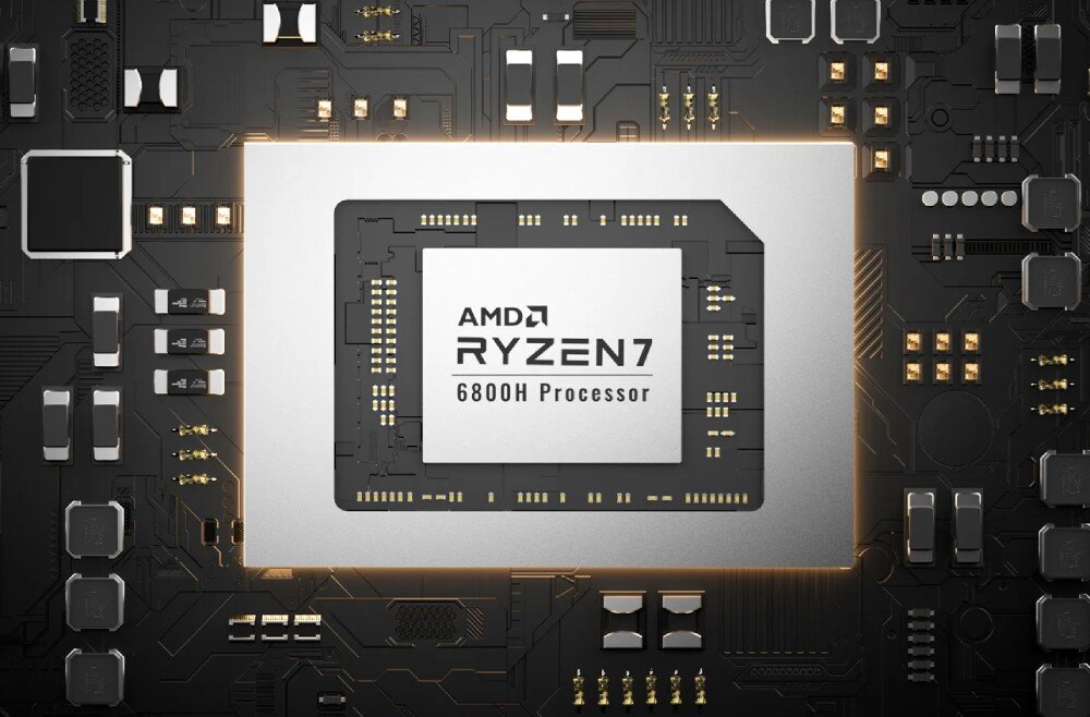 Komputer GEEKOM A6 Zbliżenie na procesor AMD Ryzen 7 6800H zamontowany na płycie głównej