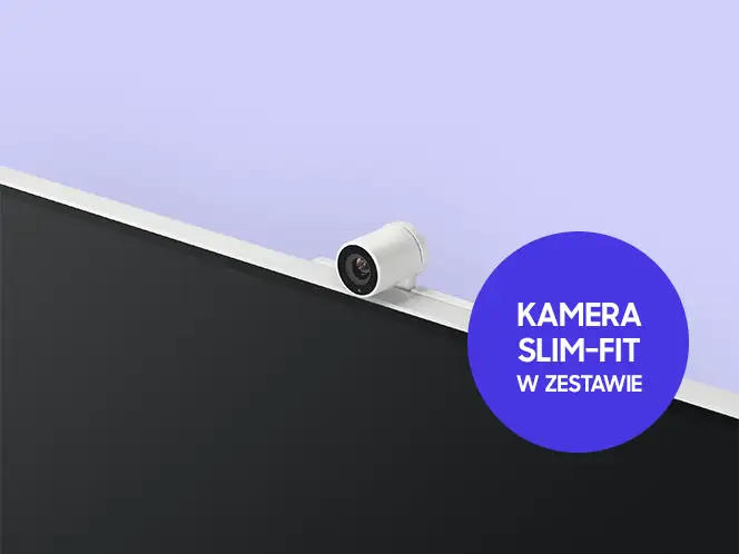Na obrazie widać górną krawędź telewizora z zamontowaną kamerą. Obok znajduje się niebieskie koło z napisem \'KAMERA SLIM-FIT W ZESTAWIE\'.