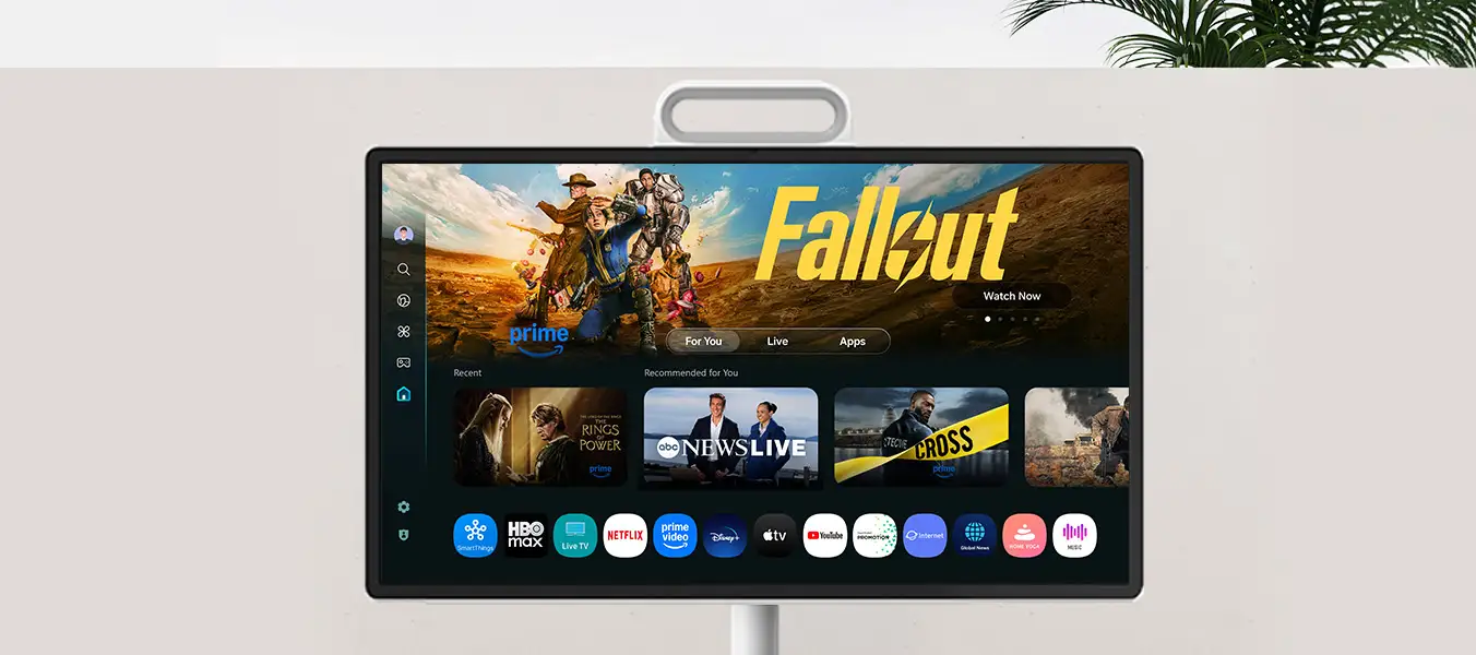 Telewizor wyświetla ekran główny z aplikacjami streamingowymi, w tym \'prime video\', \'HBO max\', \'Netflix\', oraz grafiką promującą \'Fallout\'. Na dole ekranu widoczne są ikony różnych aplikacji, takich jak \'YouTube\' i \'Apple TV\'.