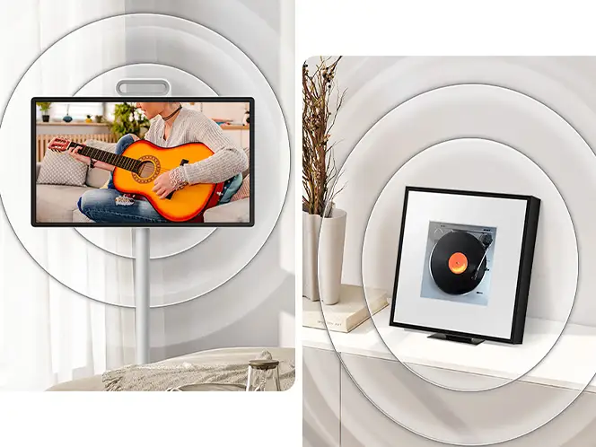 Obraz przedstawia telewizor z wyświetlanym obrazem osoby grającej na gitarze oraz ramkę z płytą winylową na białej szafce. W tle widoczne są koncentryczne okręgi sugerujące dźwięk.