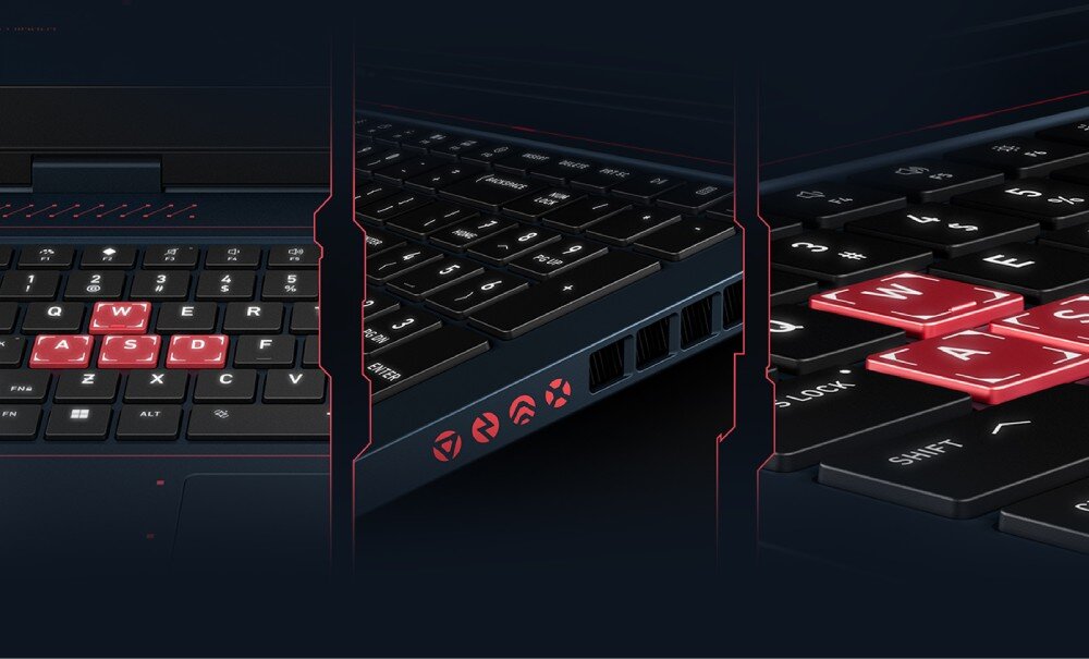 Obraz przedstawia klawiaturę laptopa z podświetlonymi na czerwono klawiszami W, A, S, D. Na boku laptopa widoczne są ikony symbolizujące różne funkcje oraz porty wentylacyjne.