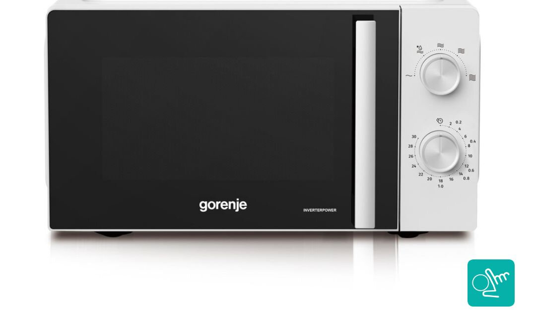 KUCHENKA MIKROFALOWA GORENJE MO20E1WI5 Kuchenka mikrofalowa Gorenje z pokrętłami sterowania na jasnym tle. Grafika prezentuje intuicyjną obsługę urządzenia mechaniczne pokrętło łatwa obsługa wybór mocy intuicyjne sterowanie codzienne użytkowanie