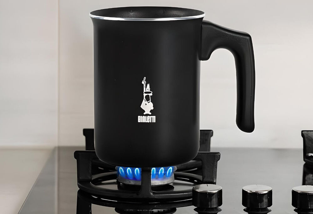 Spieniacz BIALETTI Tuttocrema 6 tz wysokogatunkowe aluminium trwały odporny na wysokie temperatury kuchenki gazowe elektryczne i ceramiczne wszechstronne narzędzie prosty funkcjonalny design praktycznosć elegancja