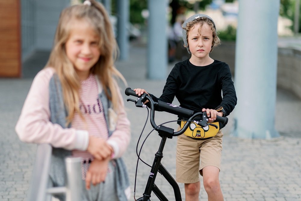 Smartwatch GARETT Kids Smile Czarny smartfon bezpieczeństwo ochrona kontakt dziecko rodzic GEO GADŻET FUNKCJE KOMFORT