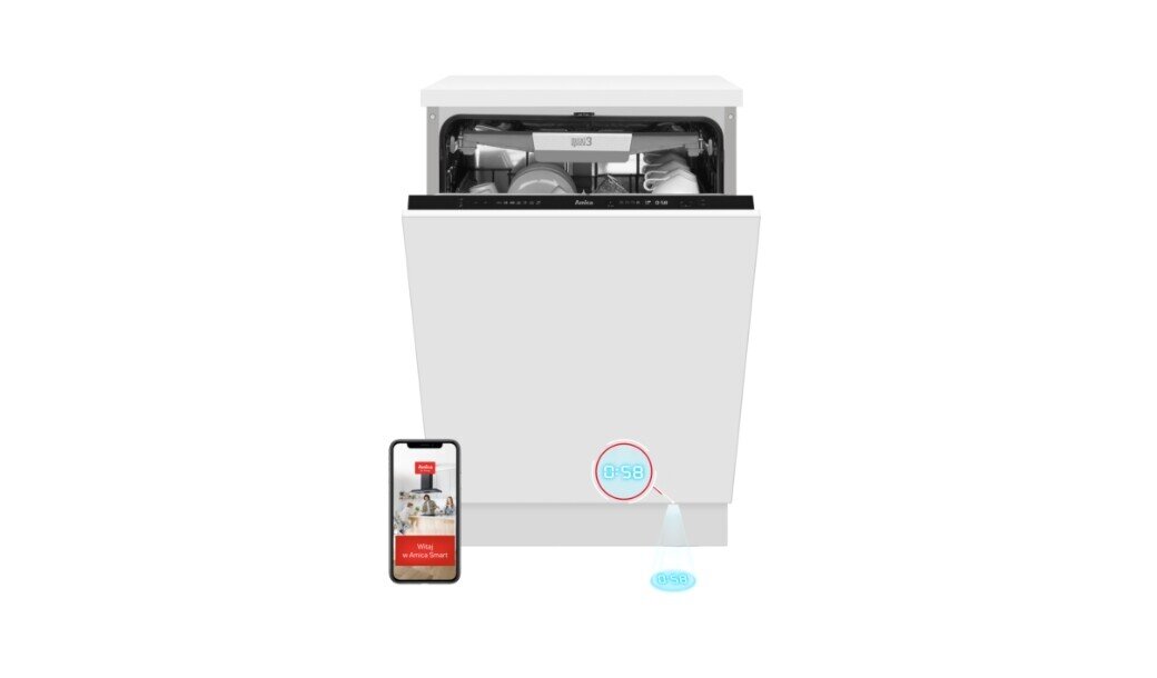 Obraz przedstawia otwartą zmywarkę z widocznymi naczyniami wewnątrz oraz smartfon z aplikacją. Na zmywarce widoczne jest logo \'Amica\' i wyświetlacz z czasem \'0:58\'.
