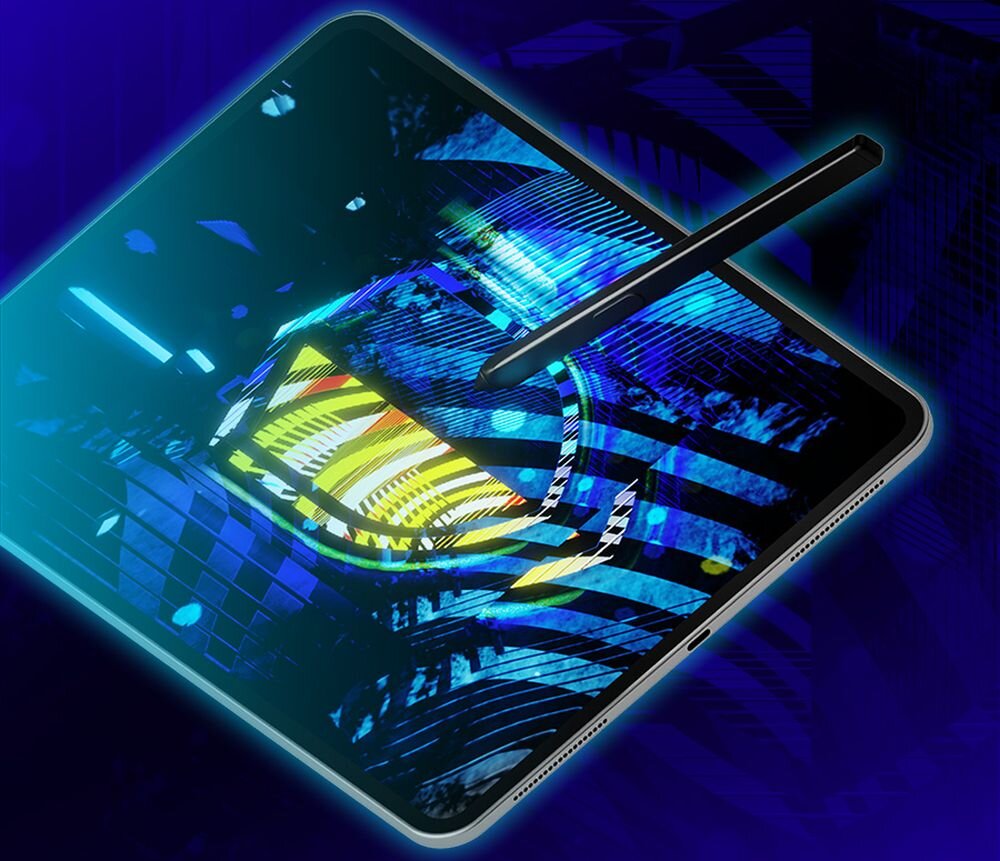 Obraz przedstawia tablet z kolorowym, abstrakcyjnym wzorem na ekranie oraz rysik umieszczony nad nim. Tło jest ciemnoniebieskie z geometrycznymi wzorami.