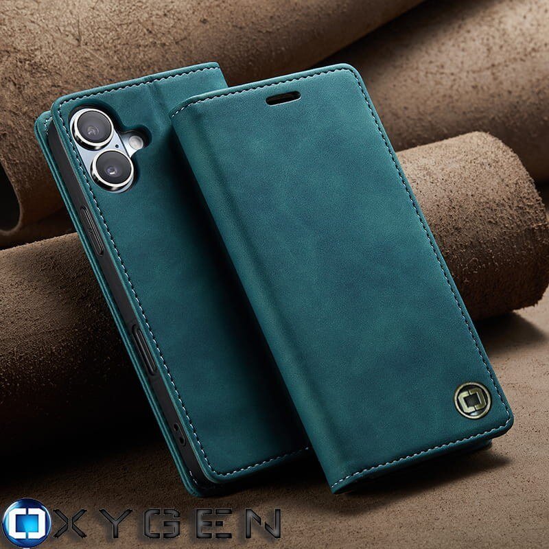 Na zdjęciu widoczne jest etui na telefon w kolorze zielonym, z klapką i miejscem na aparat. W dolnym rogu znajduje się logo OXYGEN.