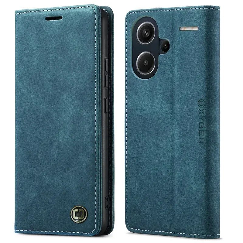 Na obrazie widoczne jest niebieskie etui na telefon z napisem \'OXYGEN\'. Etui ma wycięcia na aparat i przyciski oraz ozdobne przeszycia.