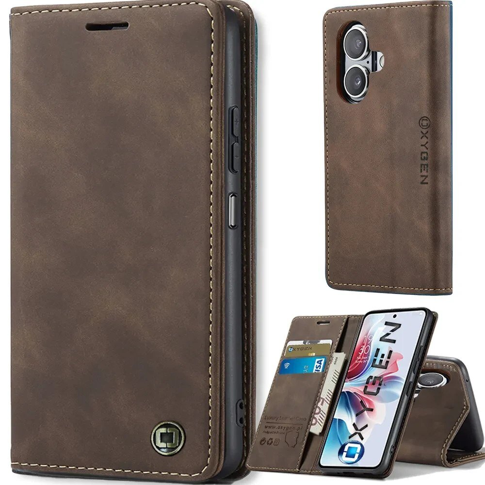 Brązowe etui na telefon z klapką, z logo \'OXYGEN\' i miejscem na karty. Wewnątrz widoczny telefon z wyświetlaczem oraz dwie karty płatnicze.