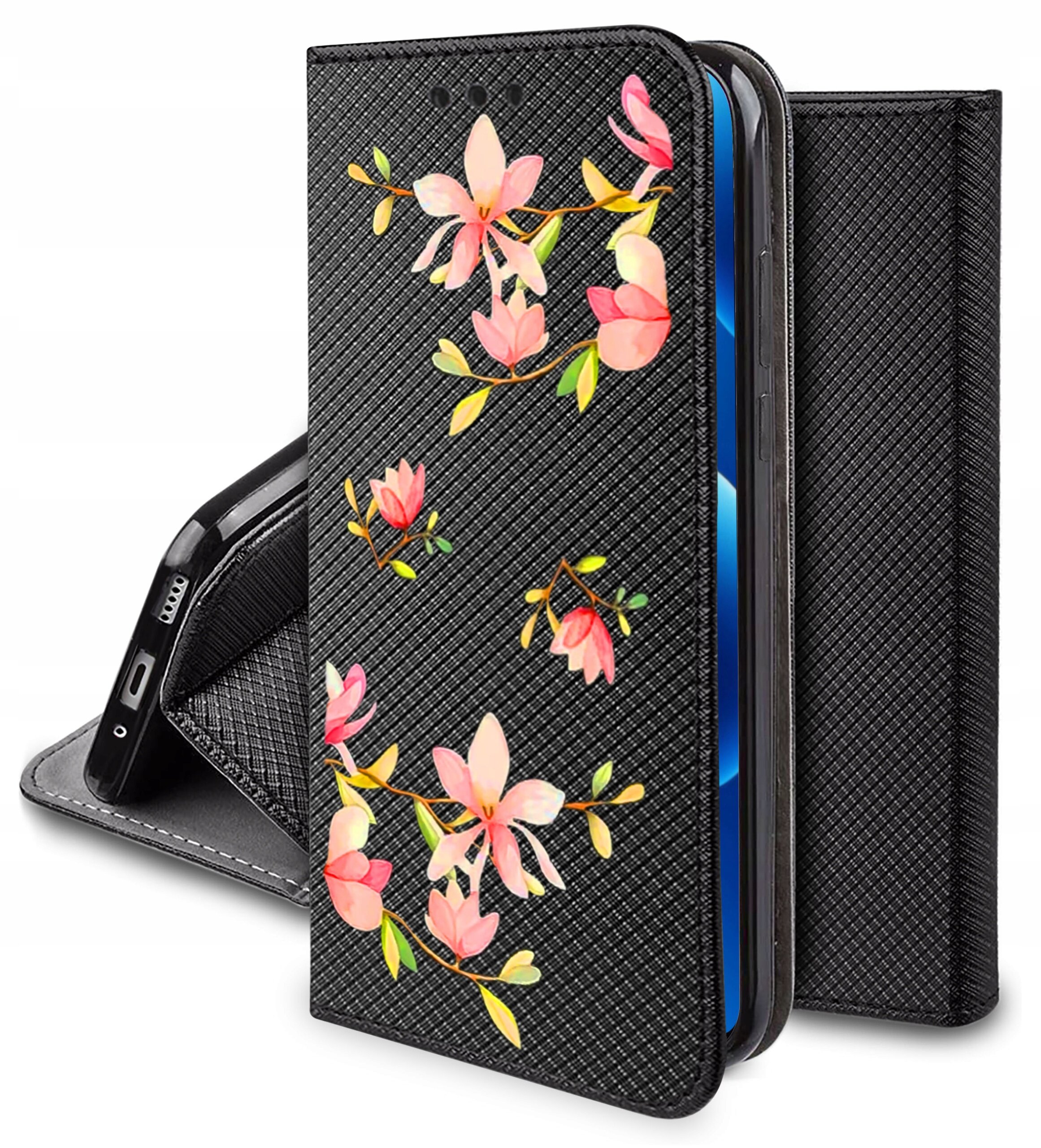 Etui na telefon z czarnym, teksturowanym tłem ozdobione różowymi kwiatami i zielonymi liśćmi. Etui ma funkcję portfela i magnetyczne zamknięcie.