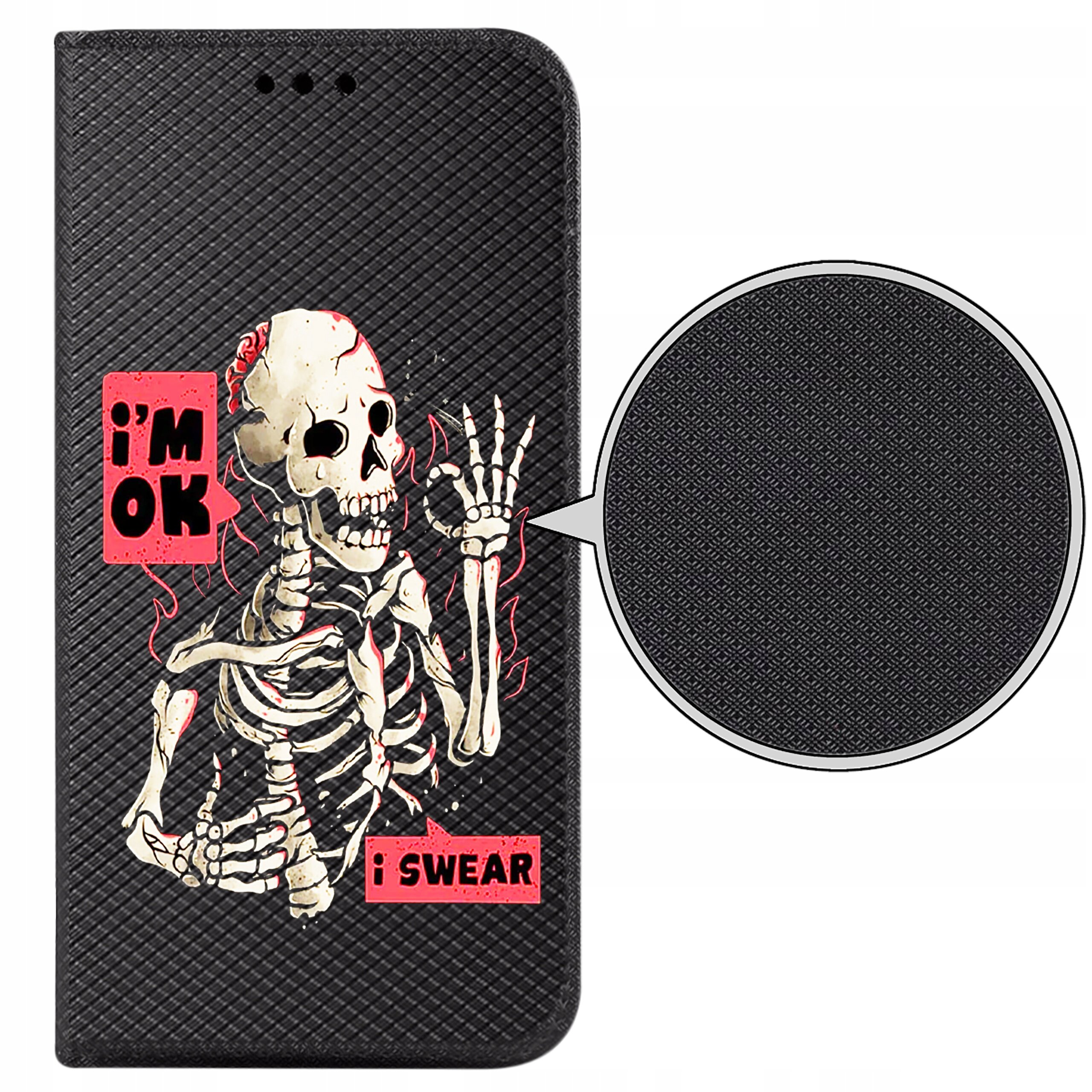 Etui z czarnym, teksturowanym tłem przedstawia szkielet z podniesioną ręką oraz napisy \'i\'m OK\' i \'i SWEAR\' na czerwonych prostokątach.